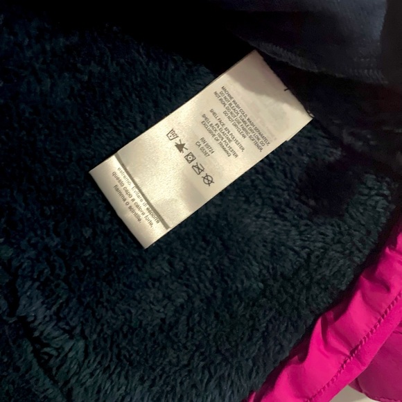 NWOT Columbia Fuscia/Magenta windproof jacket with a faux fur lining. - Picture 8 of 10